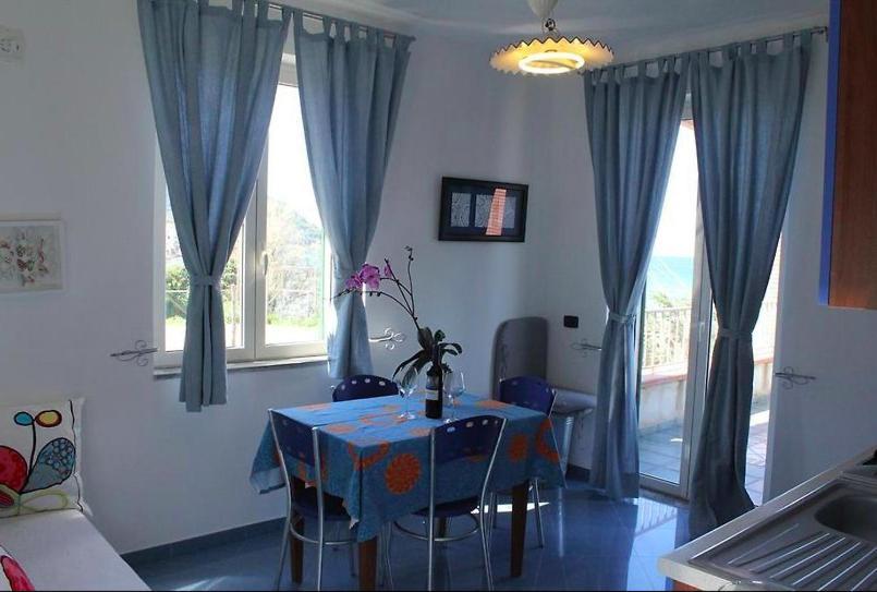 Waikiki Beach Apartments Санта-Мария-ди-Кастеллабате Экстерьер фото
