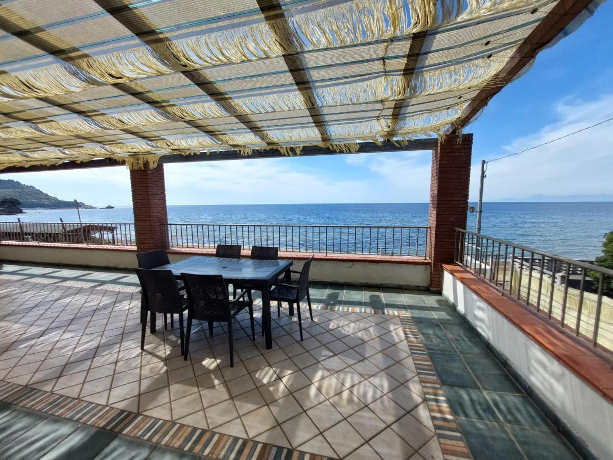 Waikiki Beach Apartments Санта-Мария-ди-Кастеллабате Экстерьер фото
