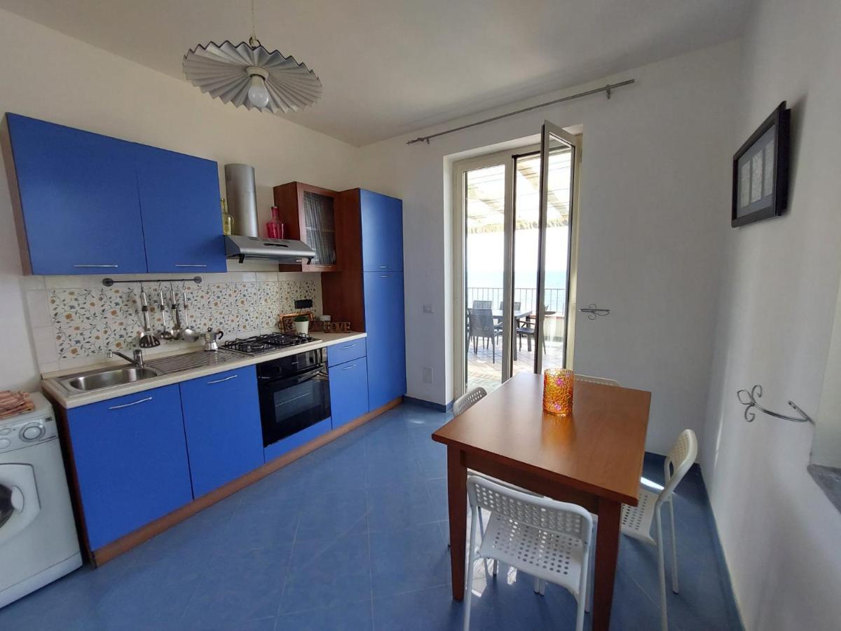 Waikiki Beach Apartments Санта-Мария-ди-Кастеллабате Экстерьер фото