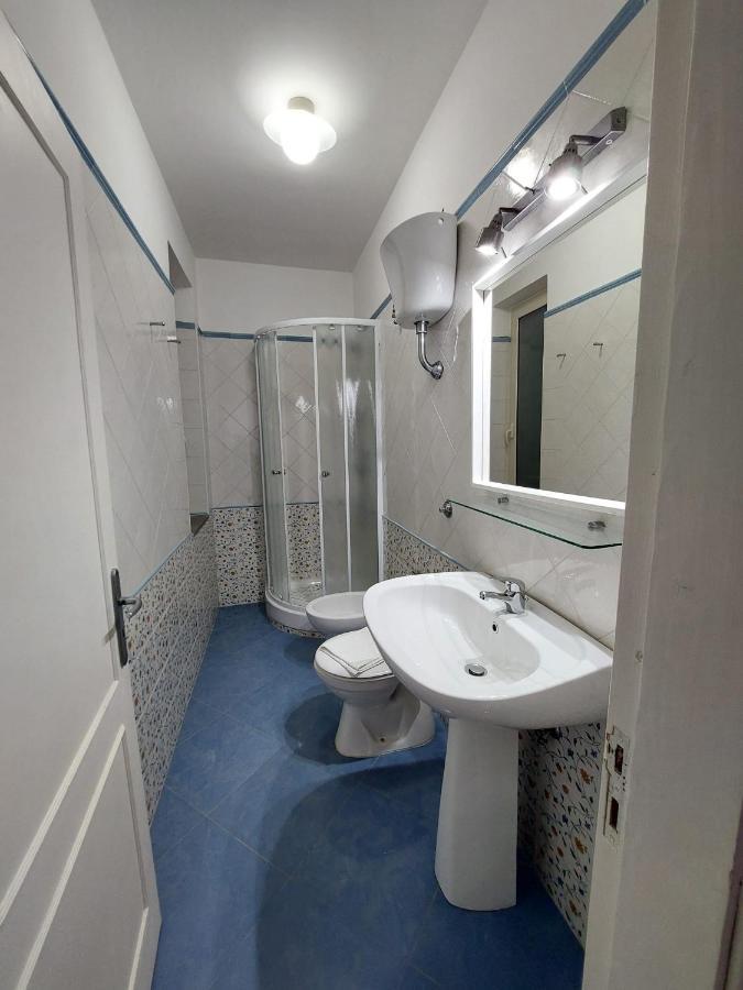 Waikiki Beach Apartments Санта-Мария-ди-Кастеллабате Экстерьер фото